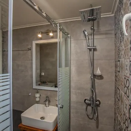 Dina Αργοστόλι