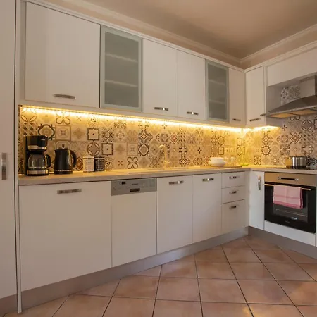 Dina Αργοστόλι