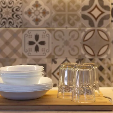 Dina * ארגוסטולי